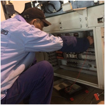 自动翻转床垫缝纫围边机