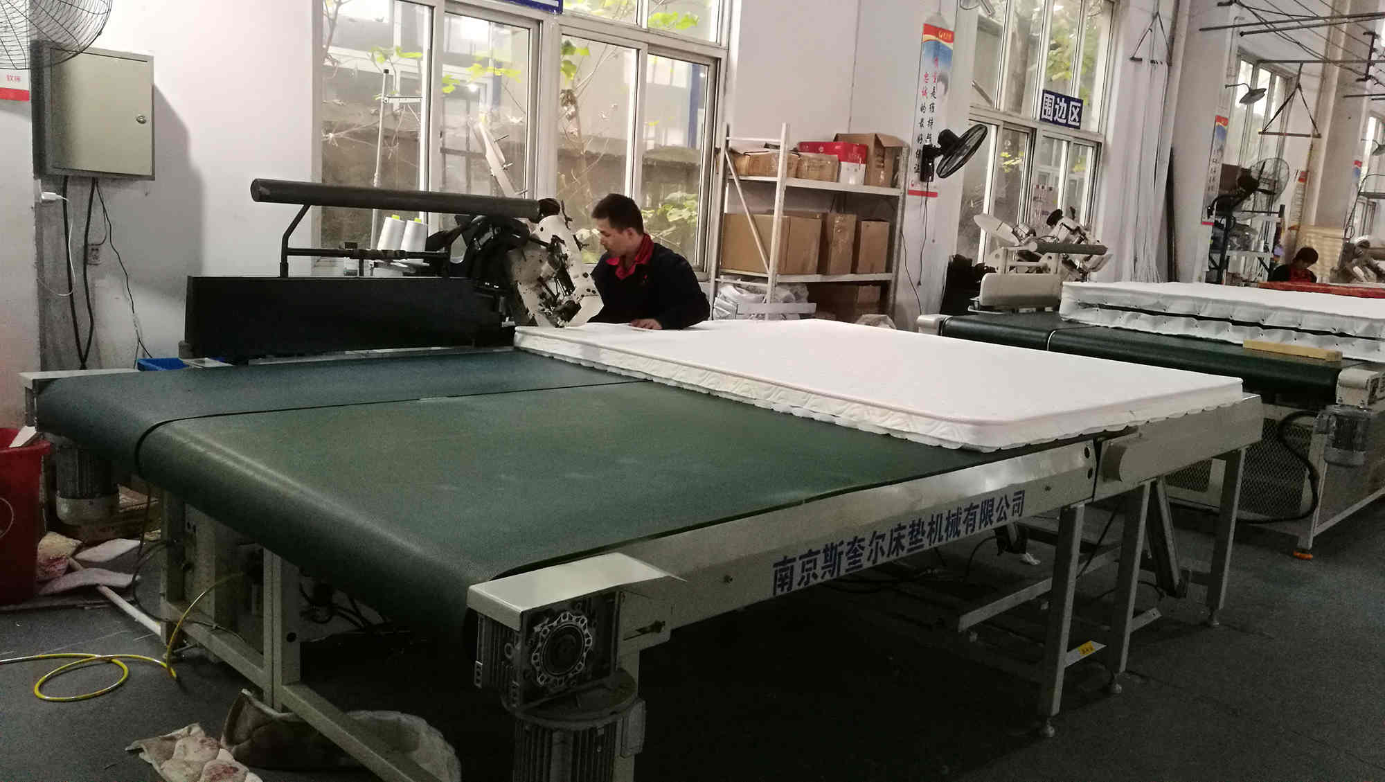 自動翻轉床墊縫紉圍邊機