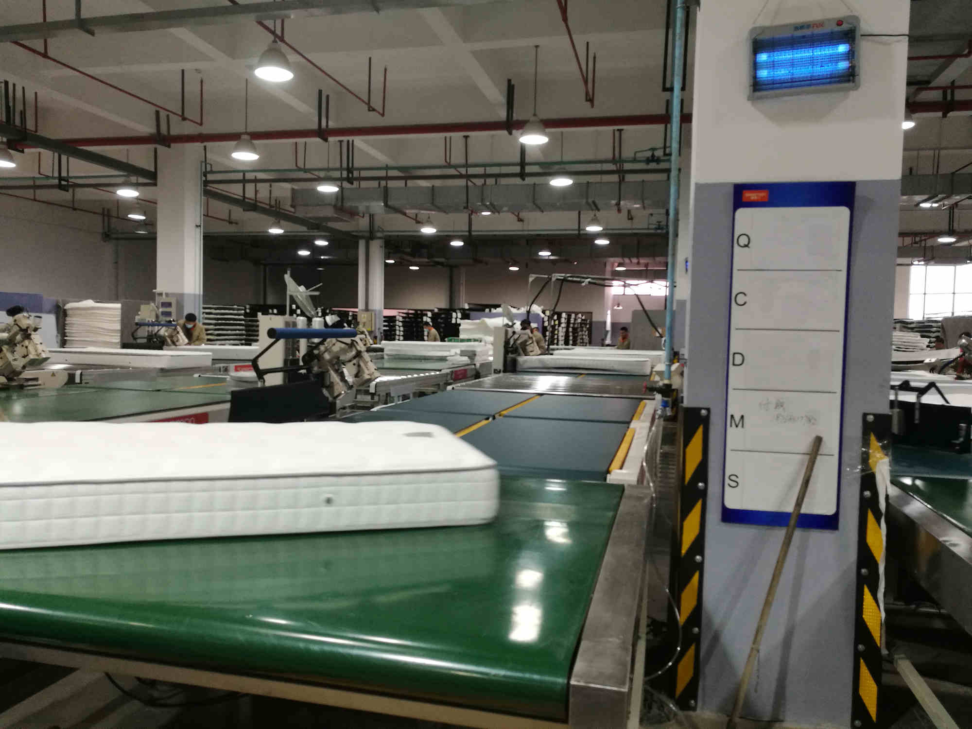 自动翻转床垫缝纫围边机