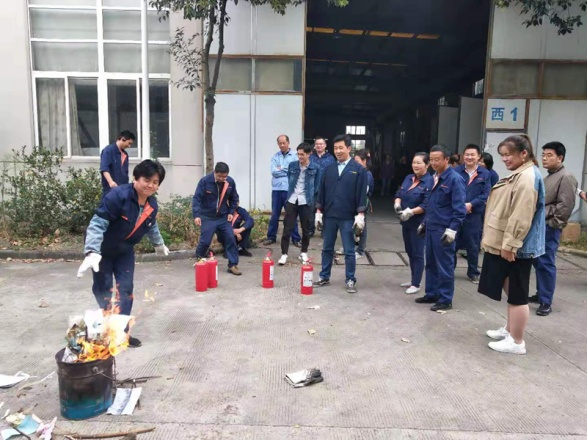 斯奎尔讲解灭火器