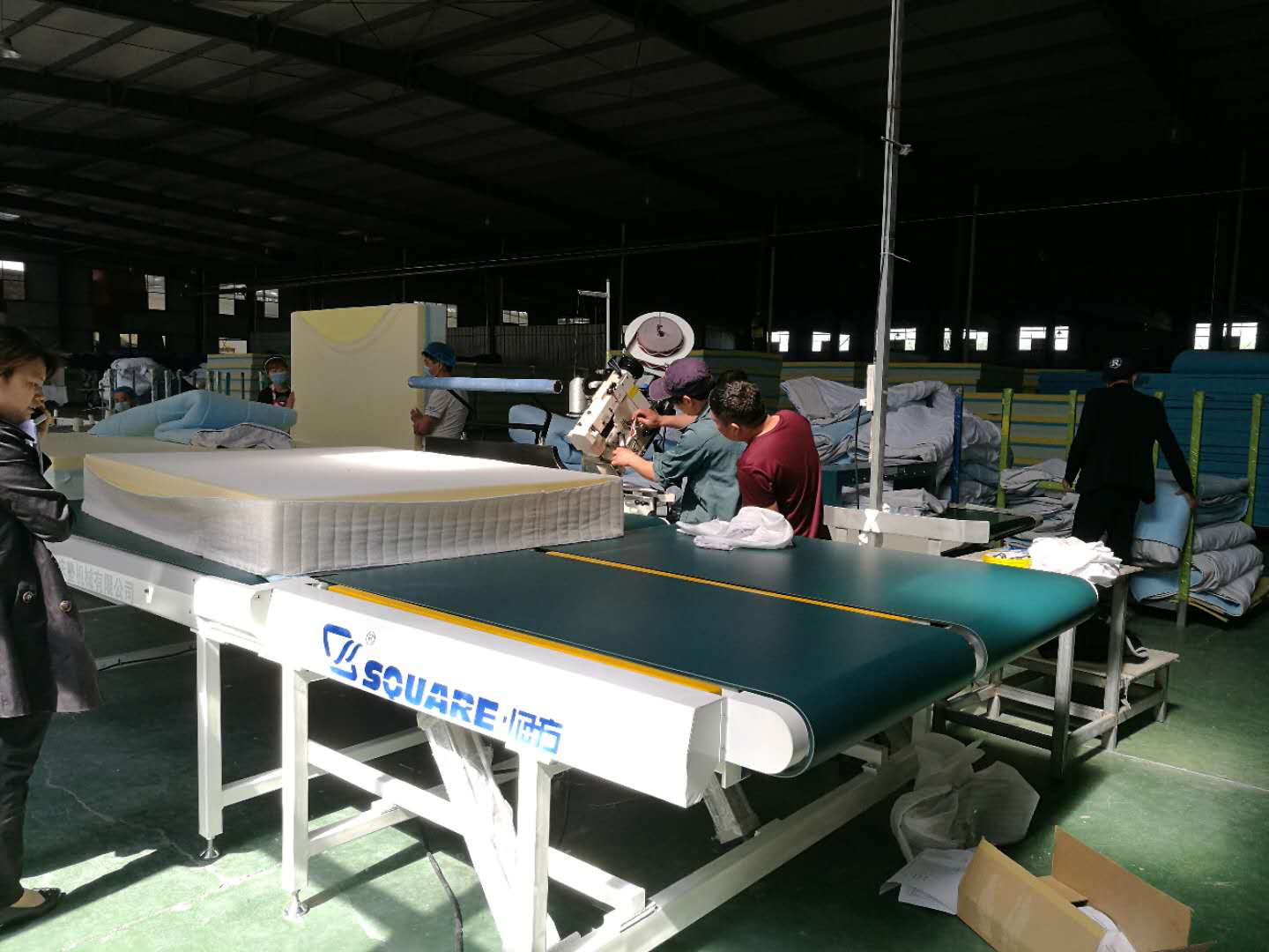 自動翻轉床墊縫紉圍邊機