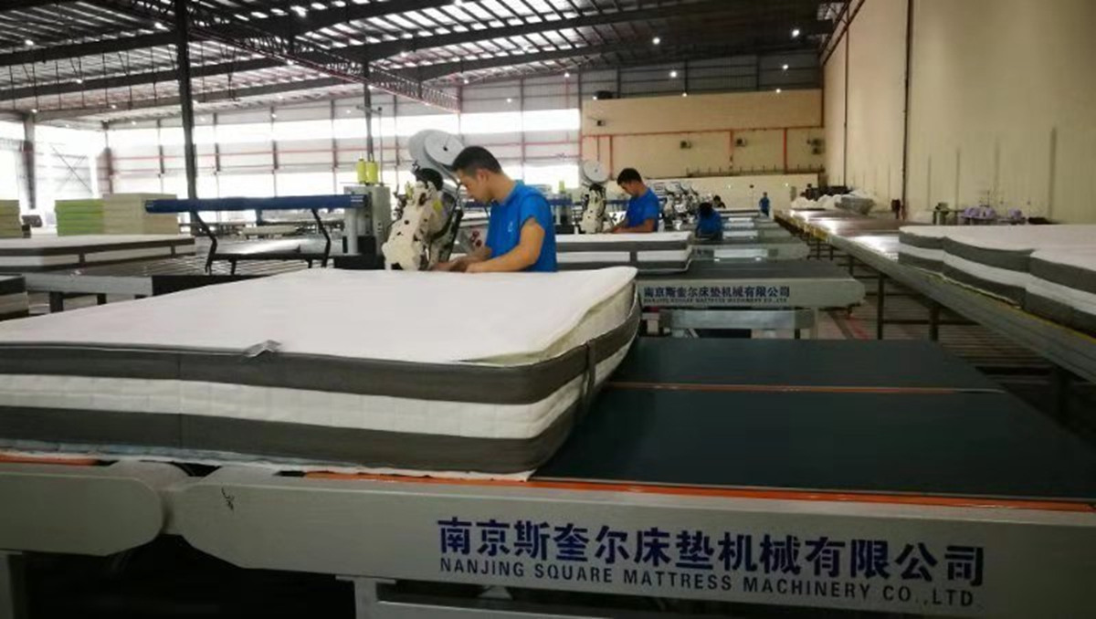 自动翻转床垫缝纫围边机