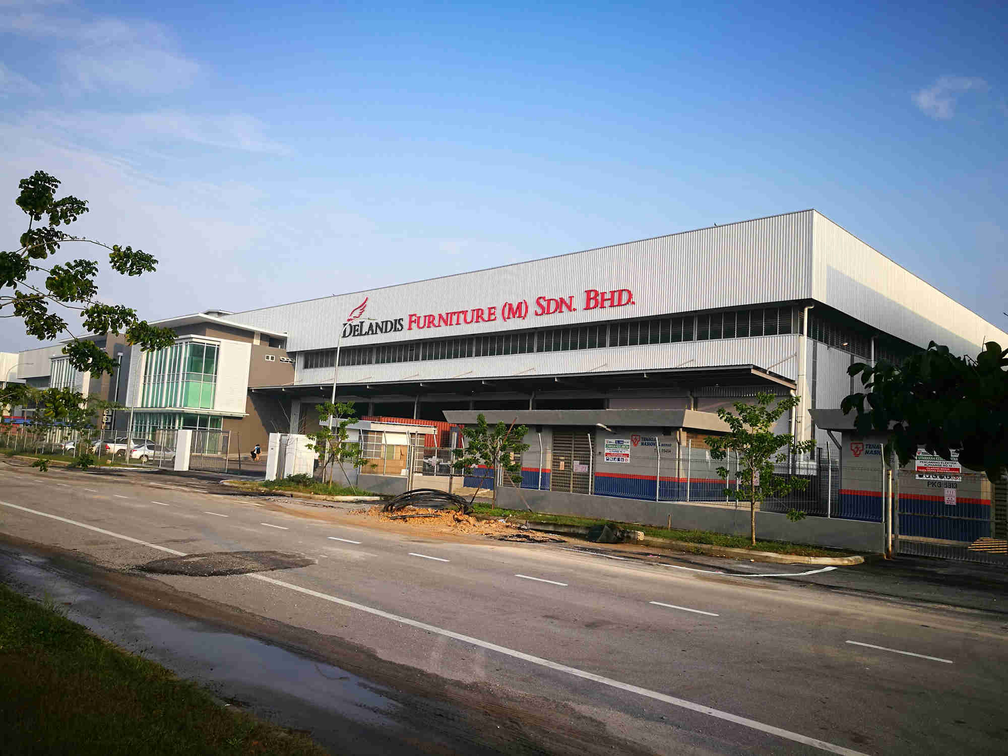 自动翻转床垫缝纫围边机