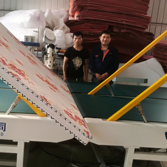 自动翻车床垫围边机