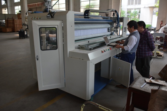 席夢思彈簧機調試中