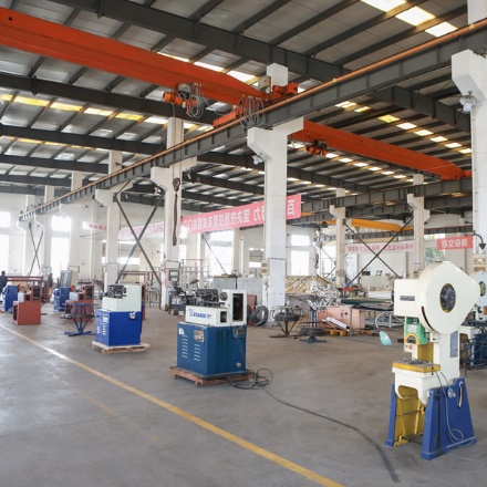 彈簧機械在工廠