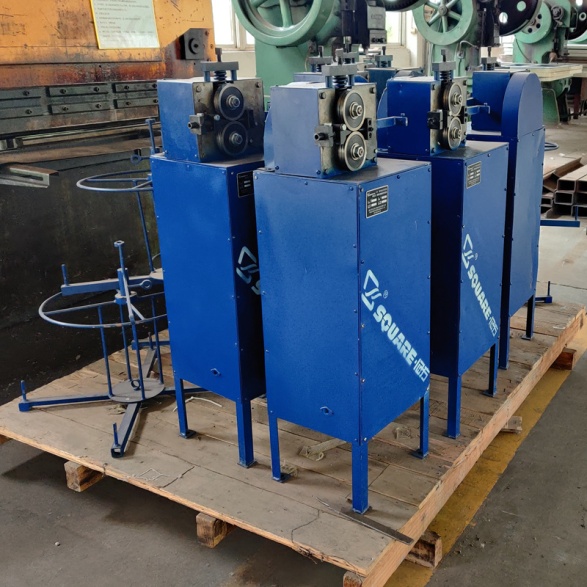 沙发弹簧机在车间