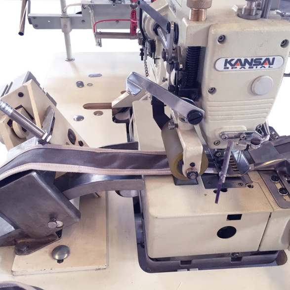 床垫拉手带缝纫切断机细节图