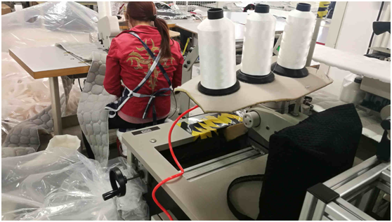 拷边缝纫机生产中