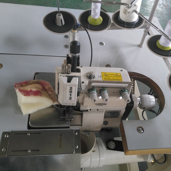 多功能拷邊縫紉機(jī)試機(jī)中