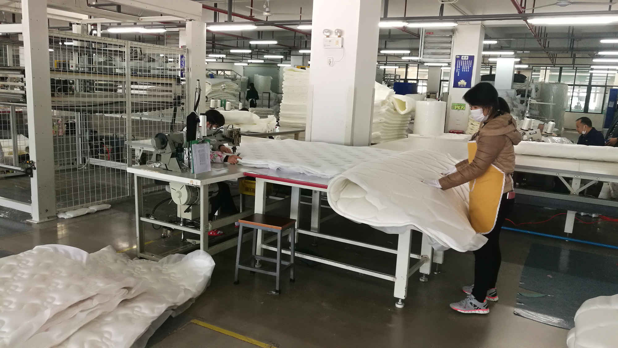 拷边缝纫机加工中