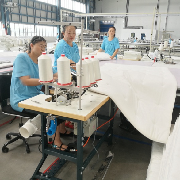 拷邊縫紉機(jī)加工中